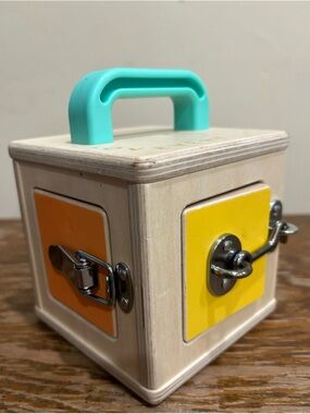 Love every kids Wooden Latch & Handle Activity Cube for fine motor skills